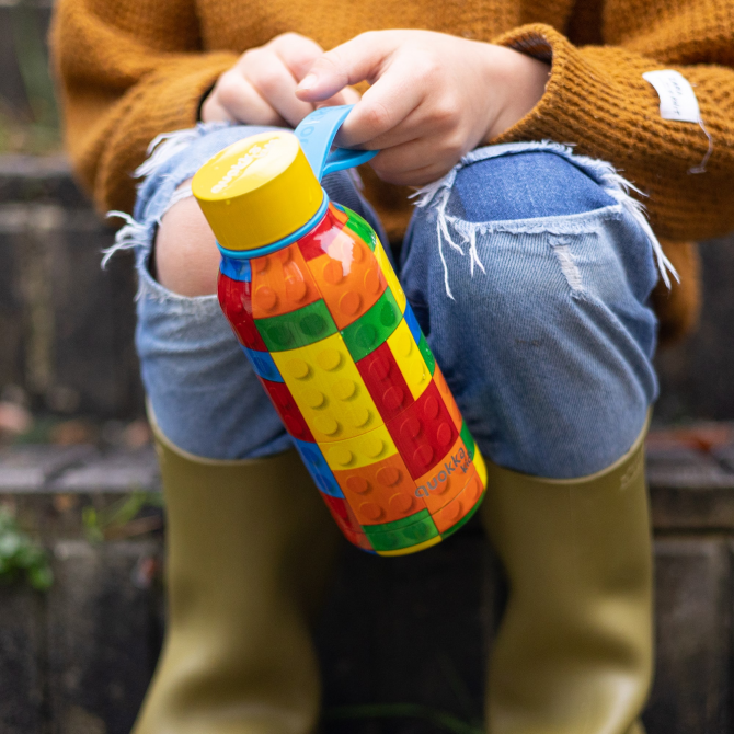 SOLID KIDS WITH STRAP - COLOR BRICKS 330 ML